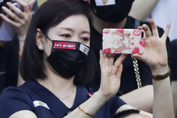 张镇麟的母亲是什么职位？