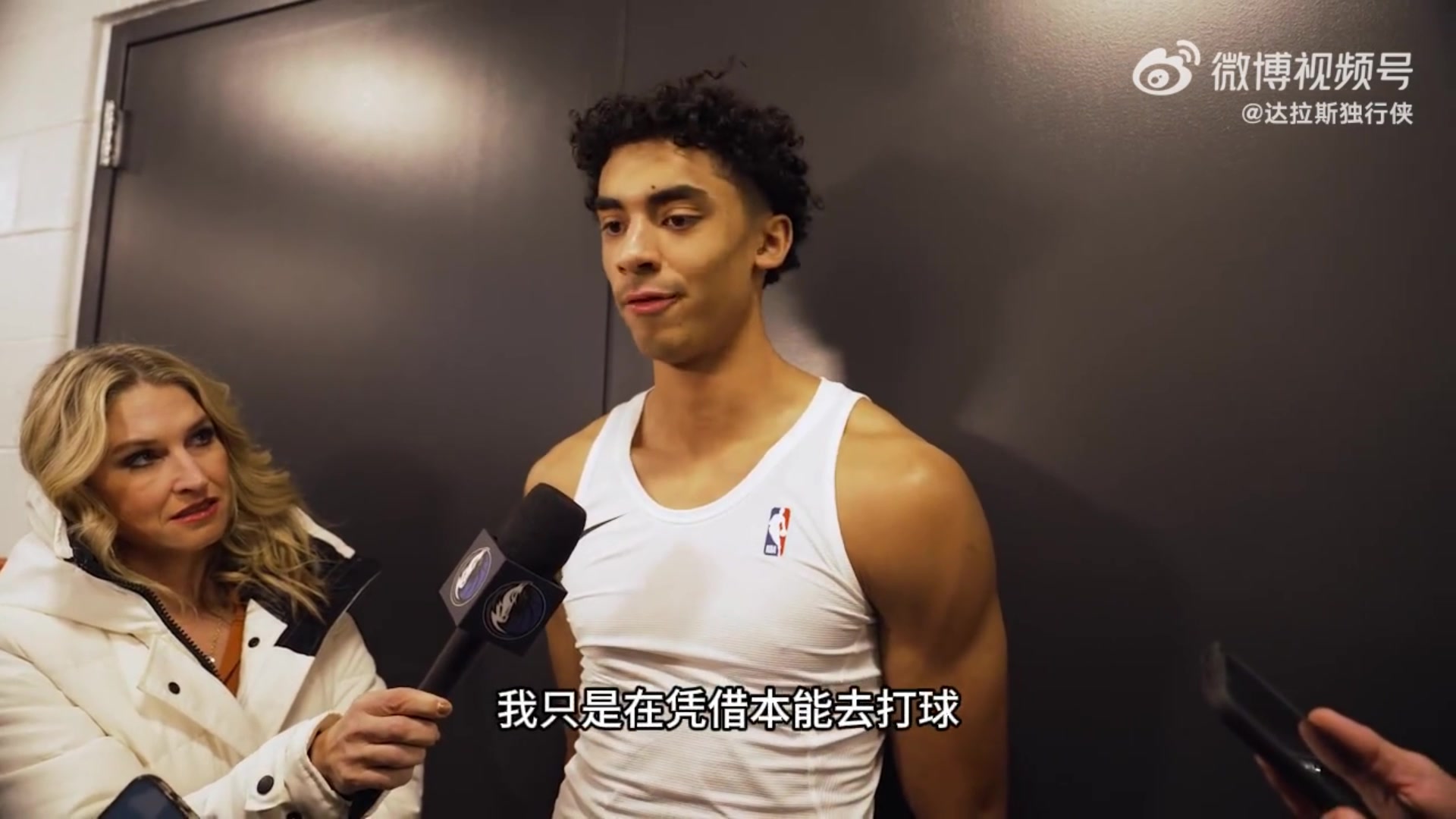 首秀三分4中4！克里斯蒂：刚来，战术还陌生，我就凭借本能打球
